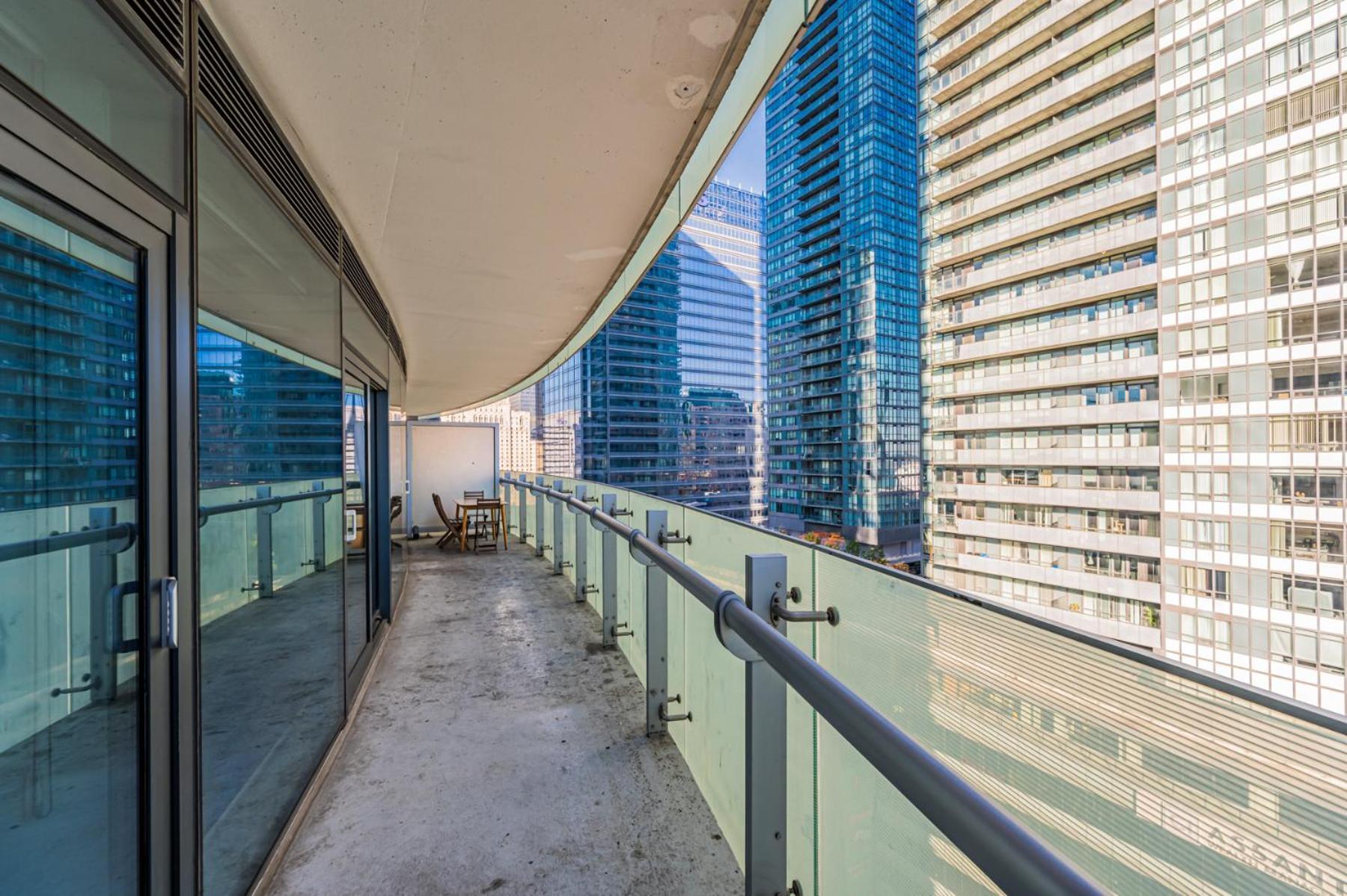 York Suites 5 Toronto Dış mekan fotoğraf